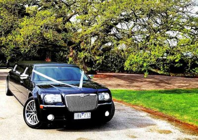 Black Chrysler Limo - Full car view