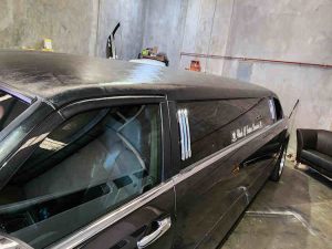 Black Chrysler Limo - Top of Limo