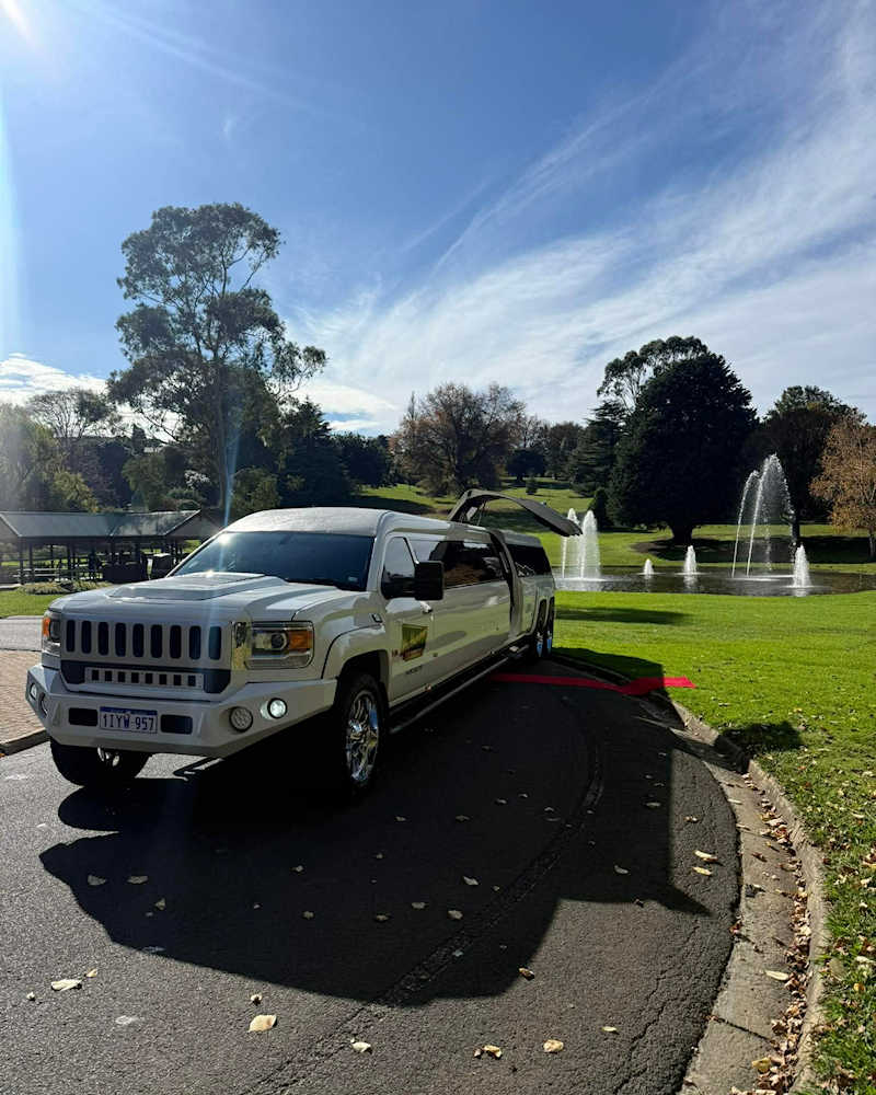 H4 White limo5 White Hummer cut out